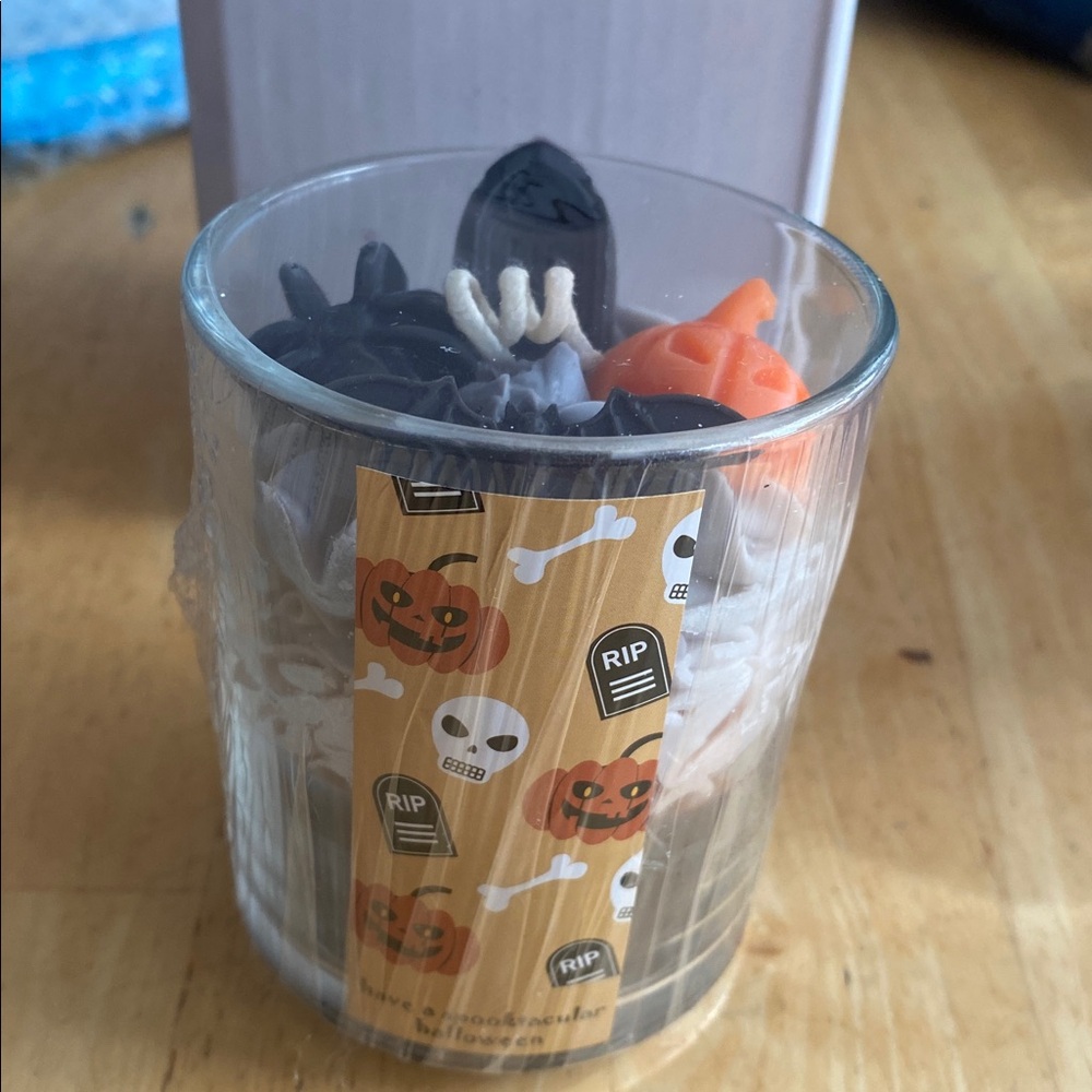 Spooky Themed Halloween candle in glass w pumpkin bats more Candle is sealed NWT